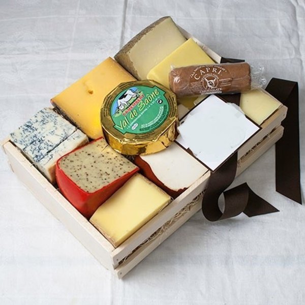 Подарочная коробка с сыром
