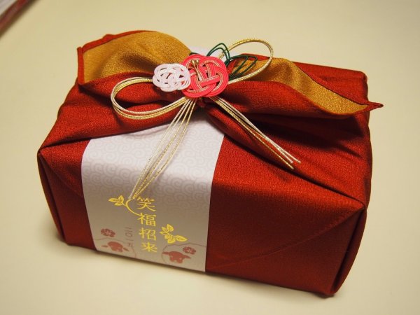 Японская упаковка подарков