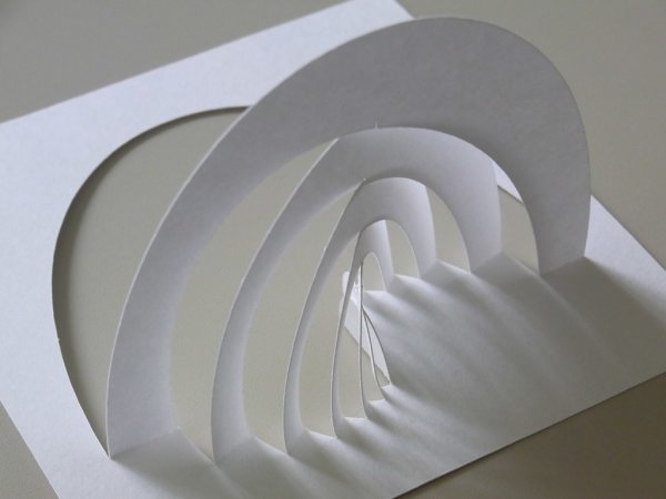 Объемно пространственная композиция из бумаги