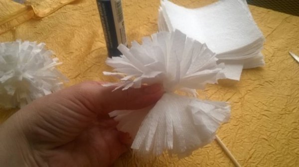 Поделка белый цветок из салфеток