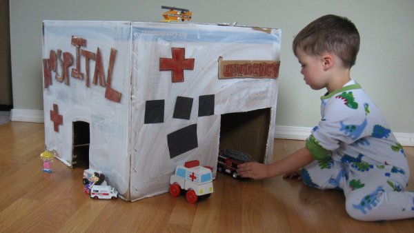 Макет больницы для детского сада из коробки