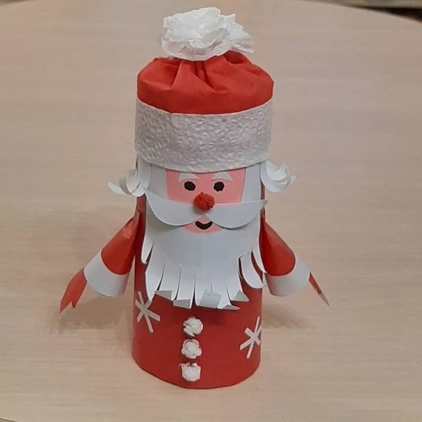 Дед Мороз из трубочки от туалетной бумаги
