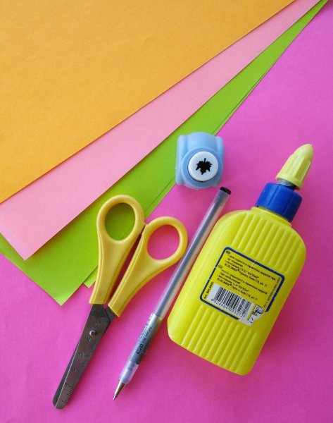 Цветная бумага ножницы клей линейка карандаш