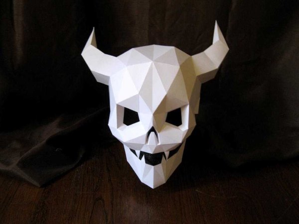 Полигональная 3д маска дракона
