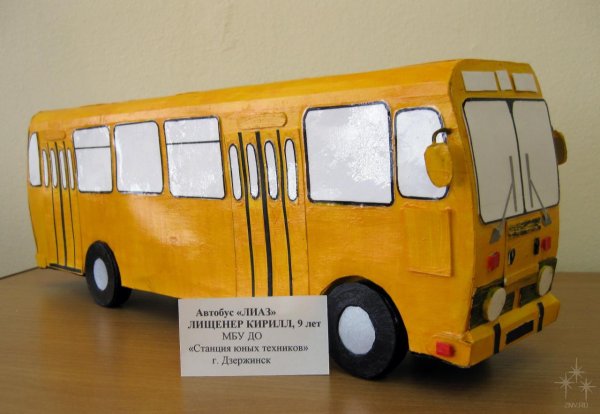 Бумажный автобус ЛИАЗ 677