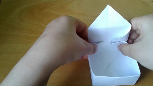 Коробка из бумаги с клеем