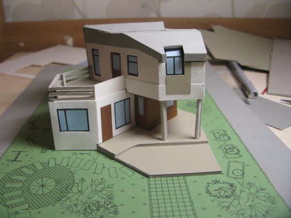 Модель дома из картона