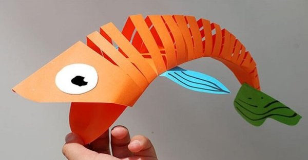 Рыба из цветной бумаги