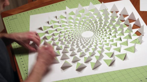 Иллюзия из бумаги