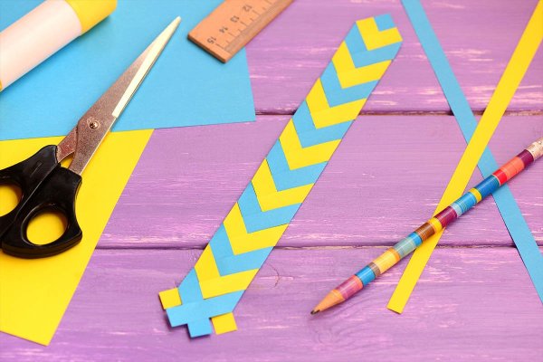 Цветная бумага ножницы клей линейка карандаш