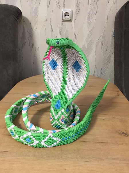 Модульное оригами змея Кобра