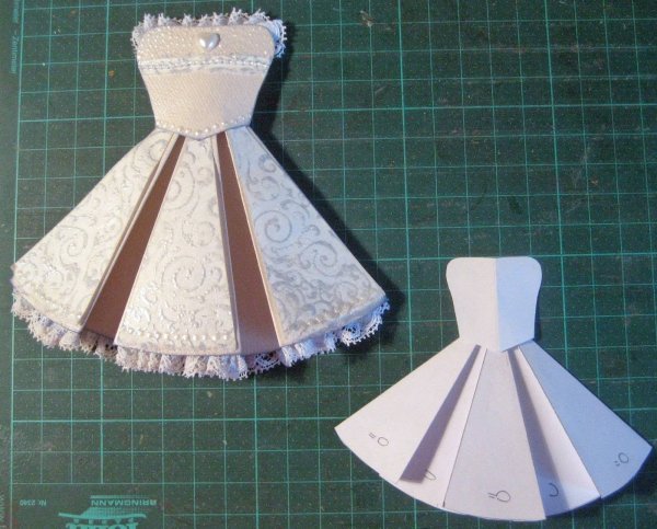 Платье из бумаги