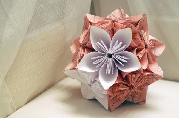 Оригами шар из бумаги кусудама