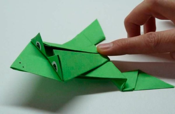 Оригами лягушка из бумаги
