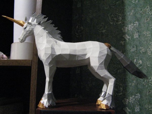 Объемный конь из картона