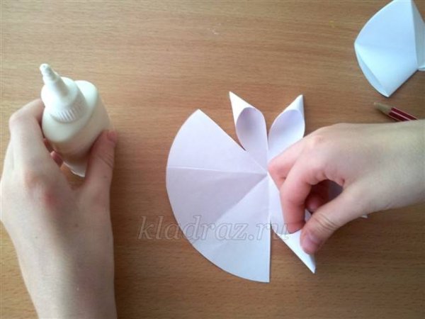 Как сделать кувшинку из бумаги своими руками