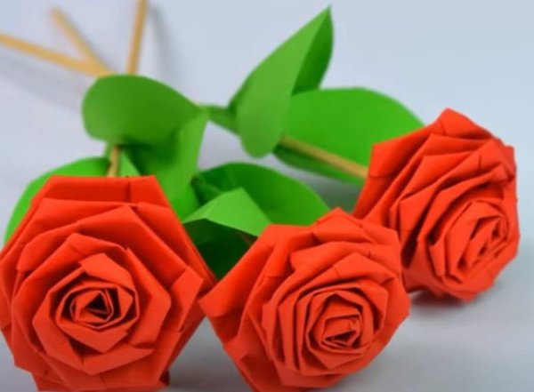 Объемные розы на шпажке из бумаги