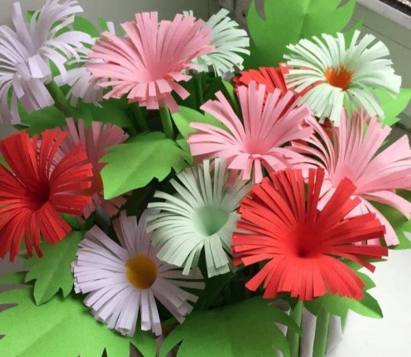 Цветочки из цветной бумаги