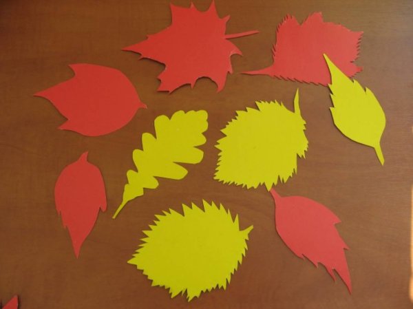 Осенние листья из цветной бумаги