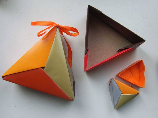 Треугольная коробка оригами