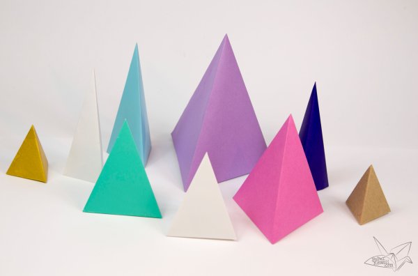 Пирамидка из бумаги оригами