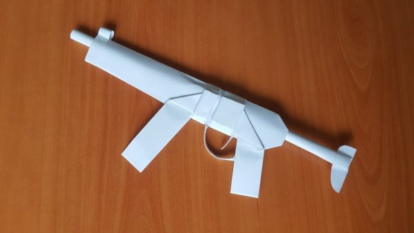 Оригами пистолет-пулемет из бумаги
