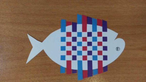 Плетеная рыбка из бумаги
