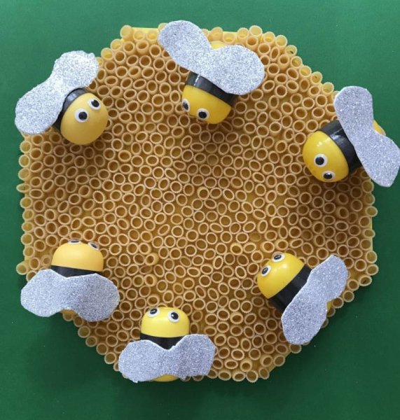 Поделка улей с пчелами