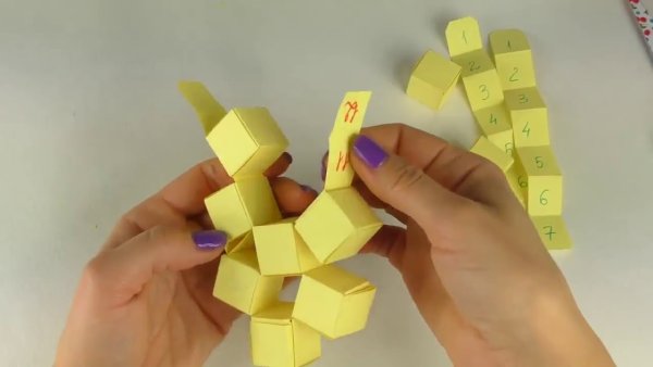 Антистресс из движущиеся кубиков из бумаги