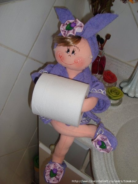 Держатель для туалетной бумаги в виде куклы