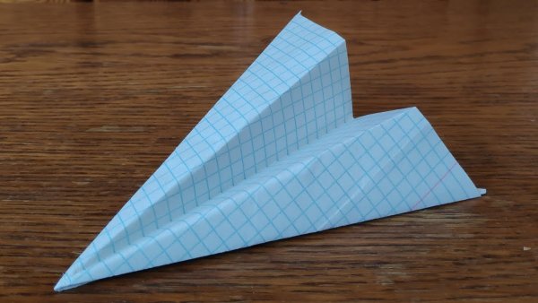 Самолетик из тетрадного листа