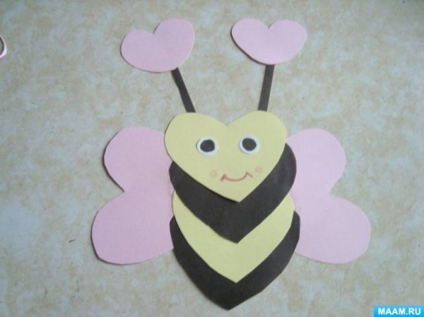 Пчела из сердечек