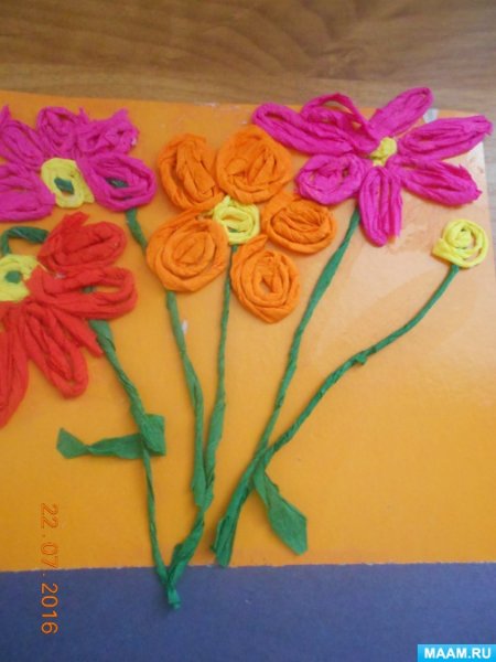 Цветы из скрученных салфеток для детей