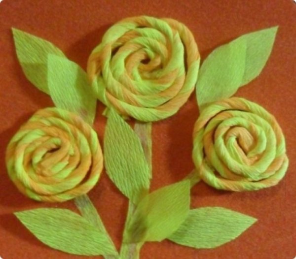 Скрученные цветы из гофрированной бумаги