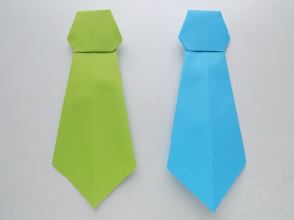 Объемный галстук из бумаги
