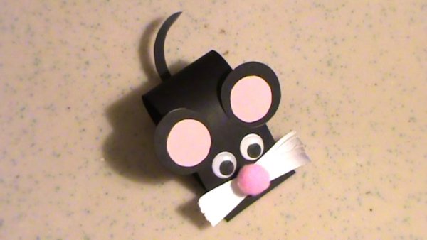 Поделка из цветной бумаги мышь
