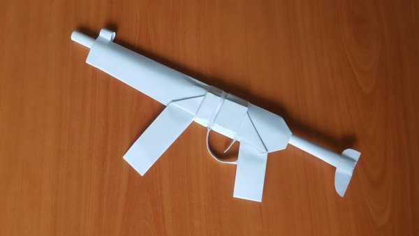 Оригами пистолет-пулемет из бумаги