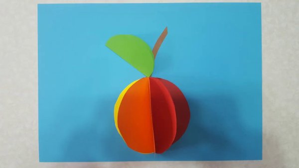 Яблочки из цветной бумаги