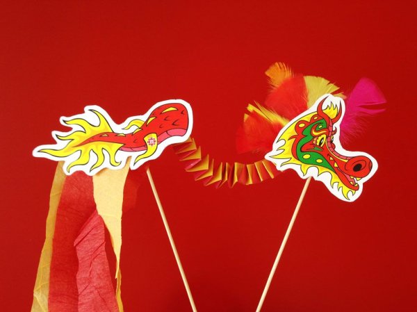 Бумажный дракон на палочках