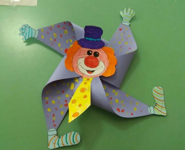 Поделка клоун из цветной бумаги для детей