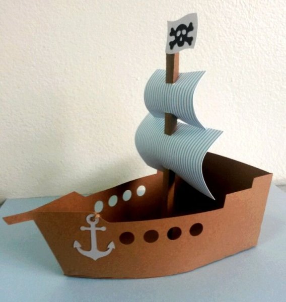 Кораблик из картона