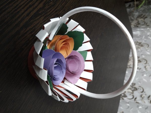 Корзиночка с цветами из бумаги