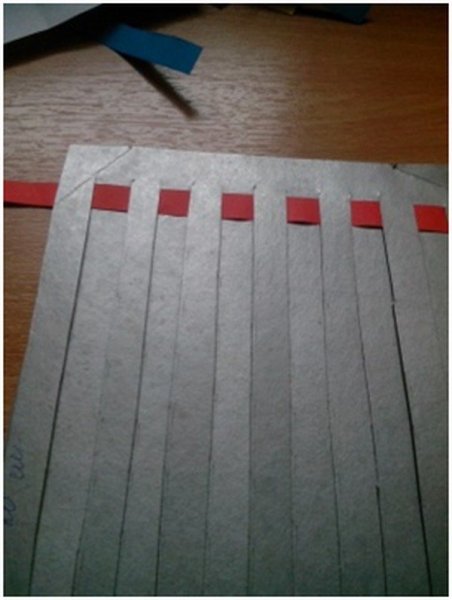 Коврик плетеный из полосок бумаги