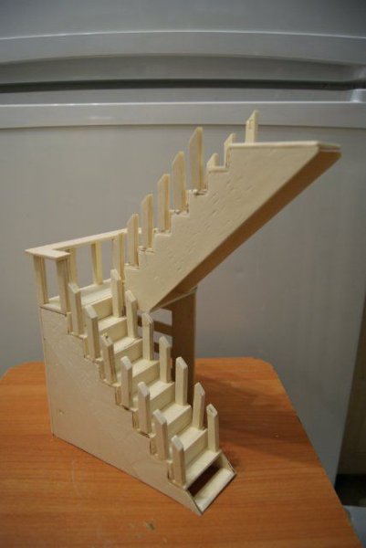 Лестница из картона