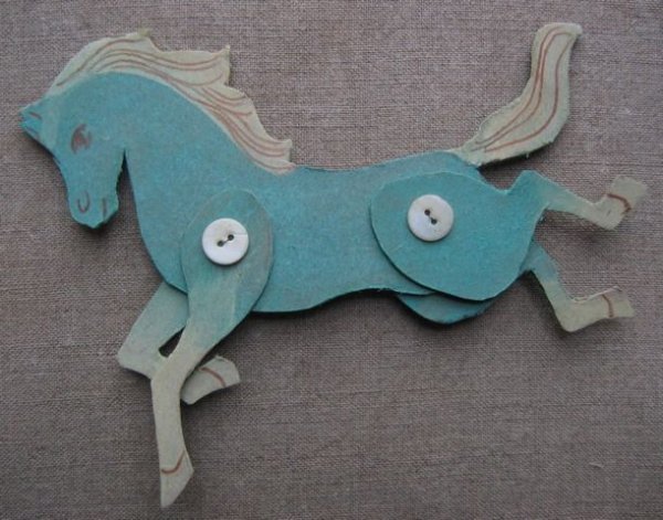 Подвижная игрушка из картона лошадка