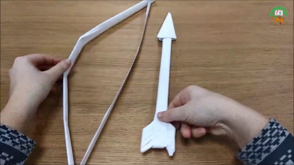 Оригами лук и стрелы из бумаги