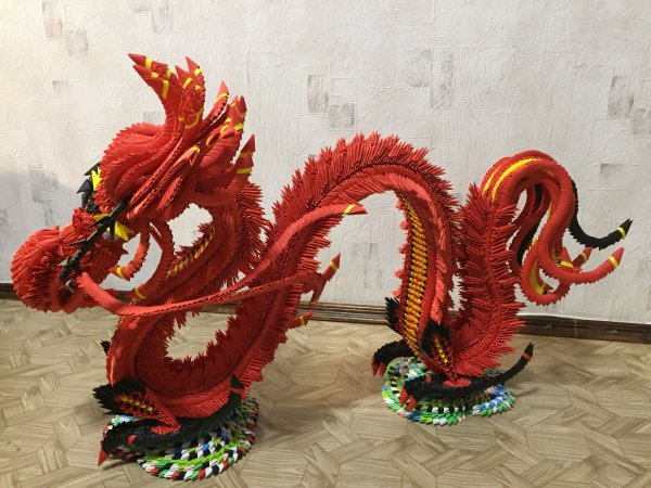 Китайский дракон из модулей оригами