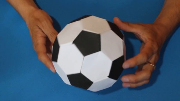 Оригами футбольный мяч из бумаги