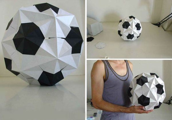Футбольный мяч из бумаги