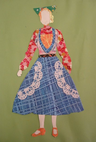Аппликация из ткани кукла в национальном костюме